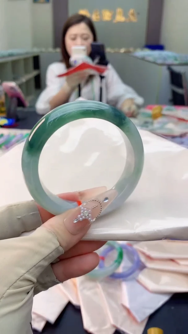 未镶嵌手镯翡翠0181690904