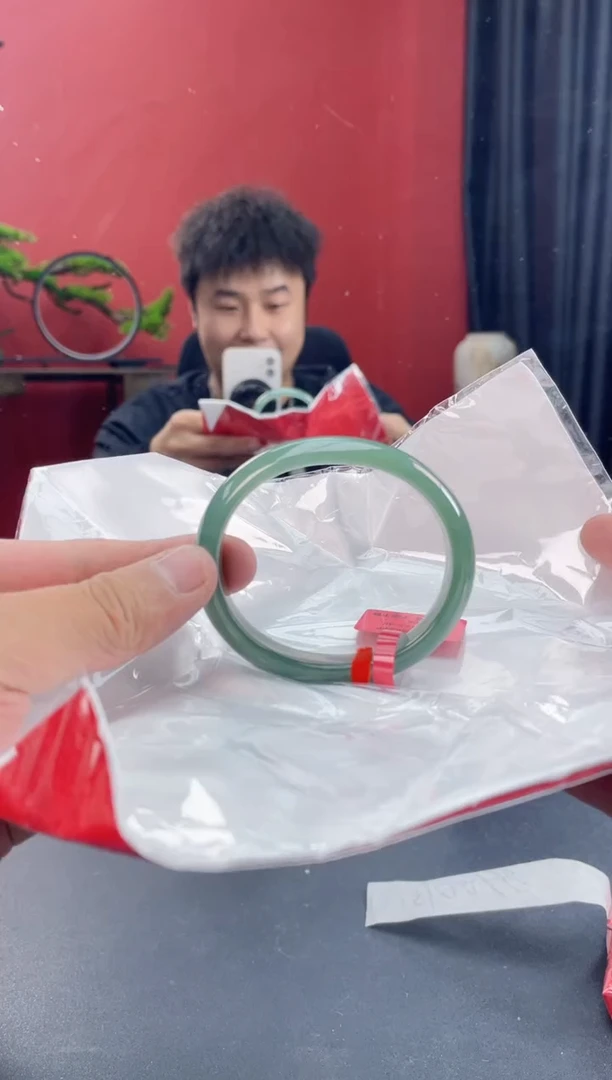 未镶嵌手镯（贵妃镯）翡翠1