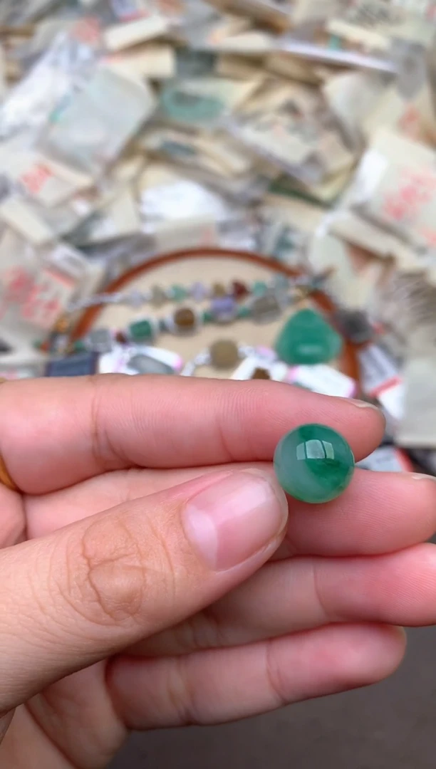 未镶嵌挂件翡翠 —