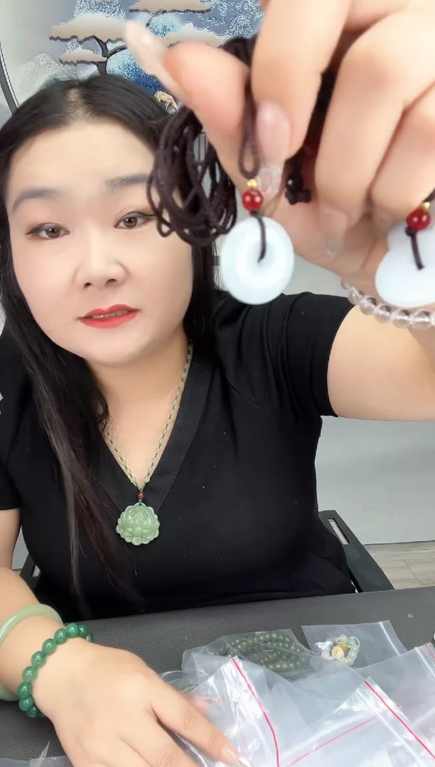 翡翠未镶嵌颈饰翡翠平安扣