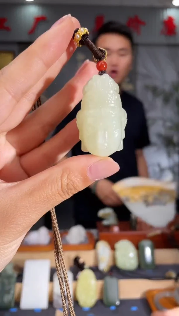 和田玉未镶嵌颈饰1