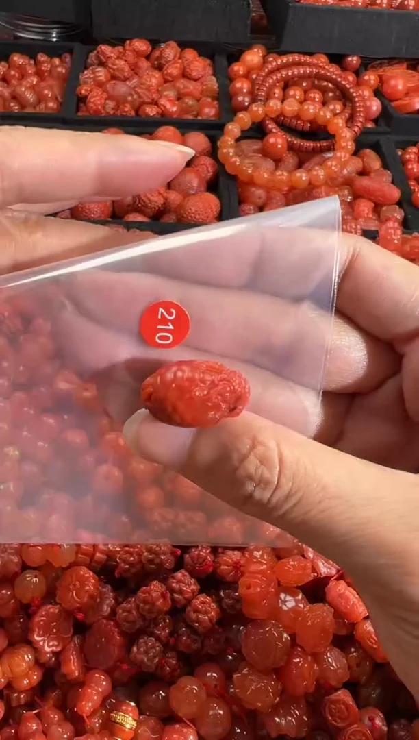 南红玛瑙未镶嵌颈饰1