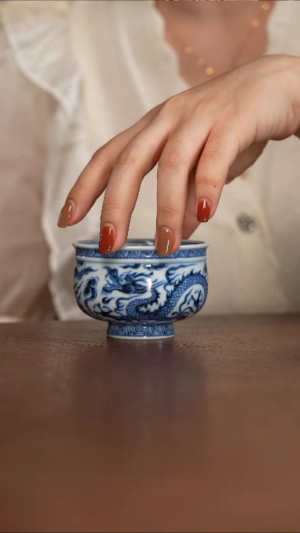 元青花双龙纹炉式杯