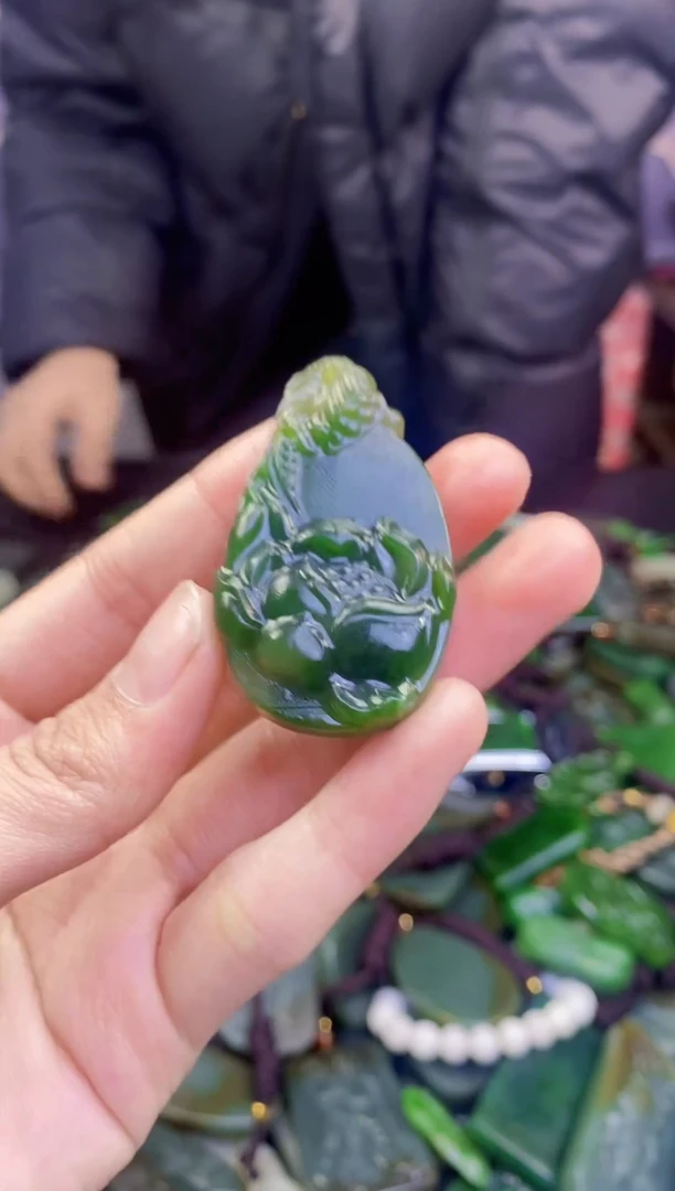 颈饰未镶嵌和田玉1