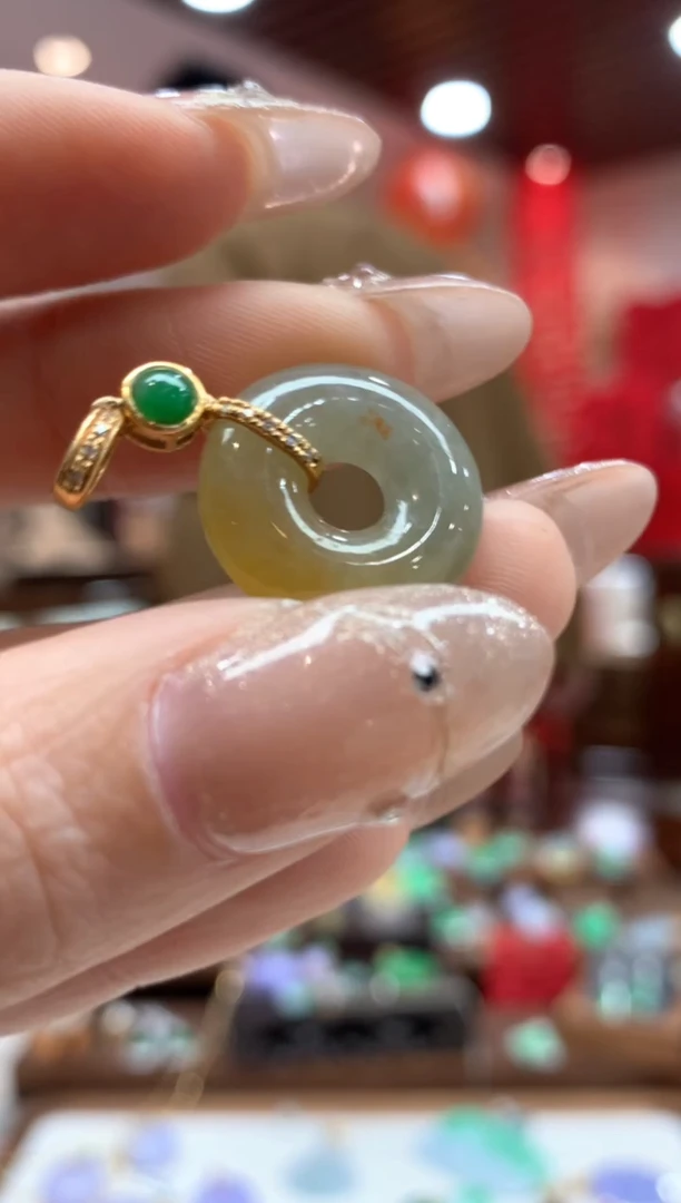 【闪购商品】翡翠吊坠(不含链)18K金镶嵌甜甜圈