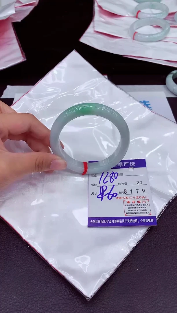 未镶嵌手镯翡翠1