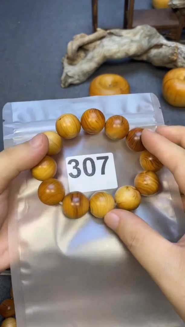 柏木（崖柏）C*J太行陈化崖柏20瑕疵珠（津诚林）