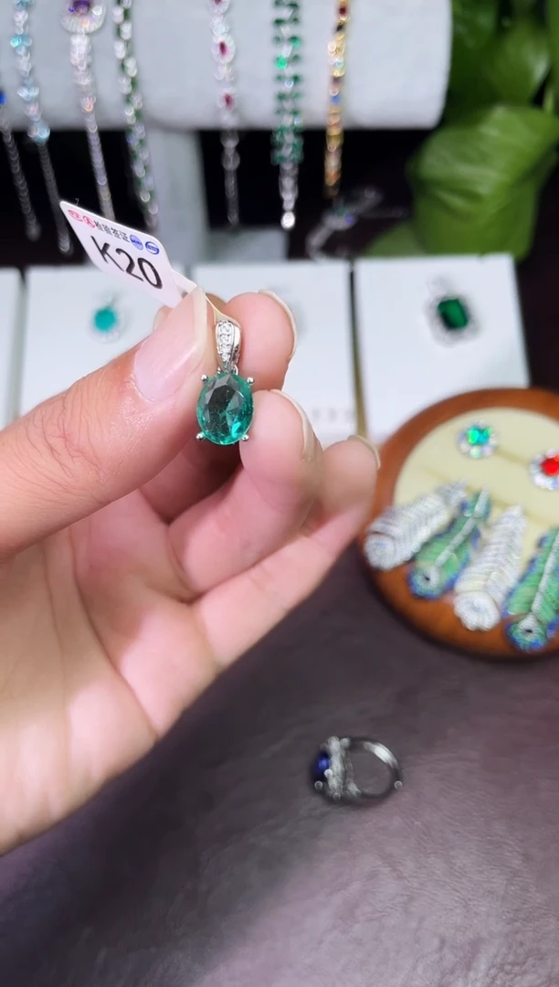 合金颈饰合成钻石帕拉伊巴吊坠