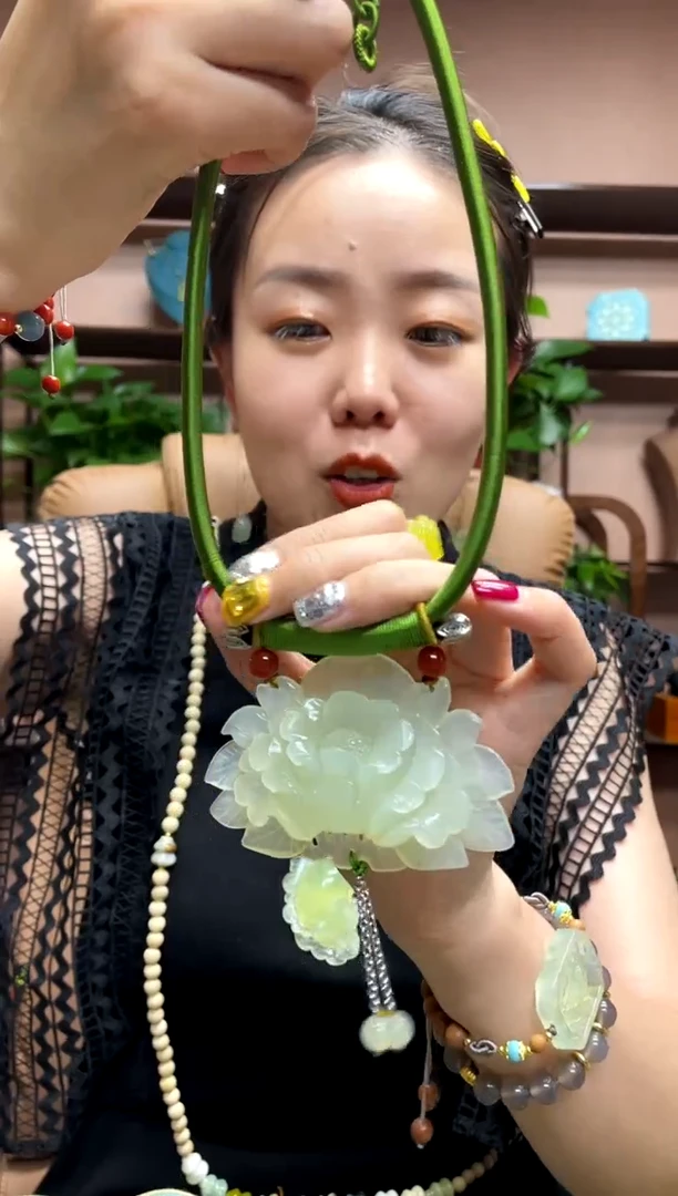 岫玉未镶嵌吊坠·