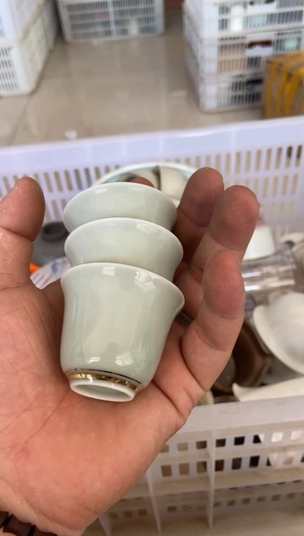 摄影的产品有使用过的痕迹有点脏介意勿拍