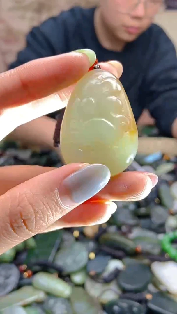 颈饰未镶嵌和田玉1