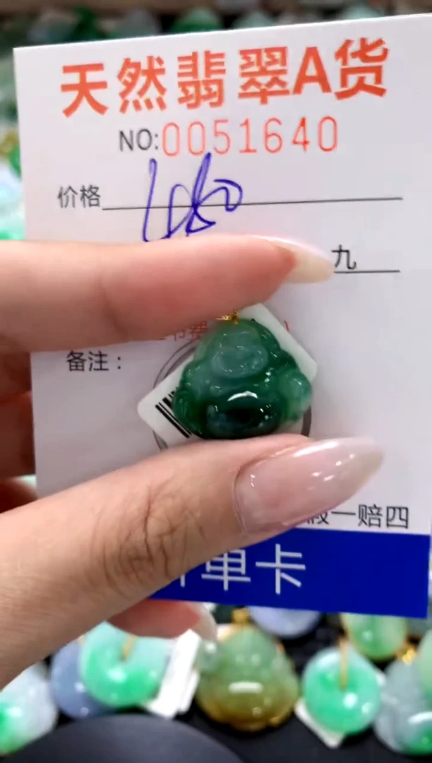 翡翠18K金镶嵌颈饰1111111111111111