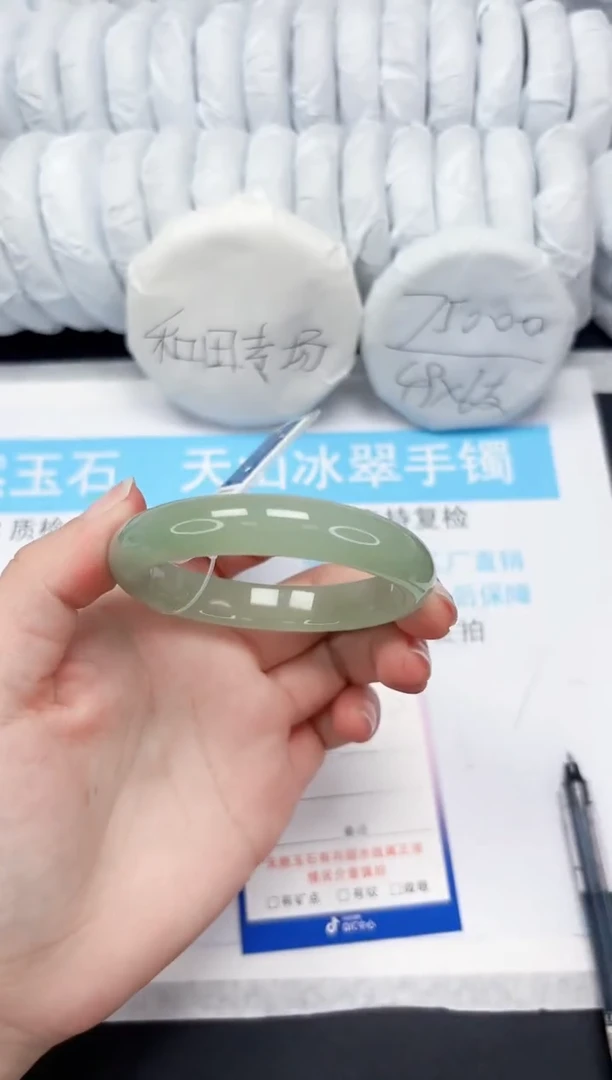 【闪购商品】石英质玉手镯未镶嵌440-55.5