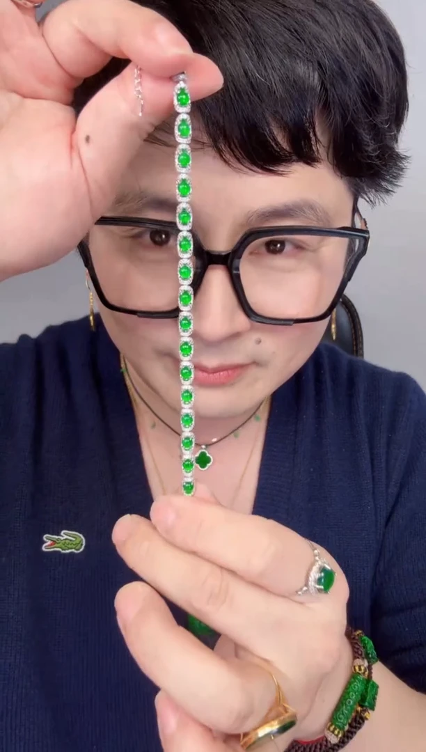 【闪购商品】翡翠颈饰未镶嵌一件