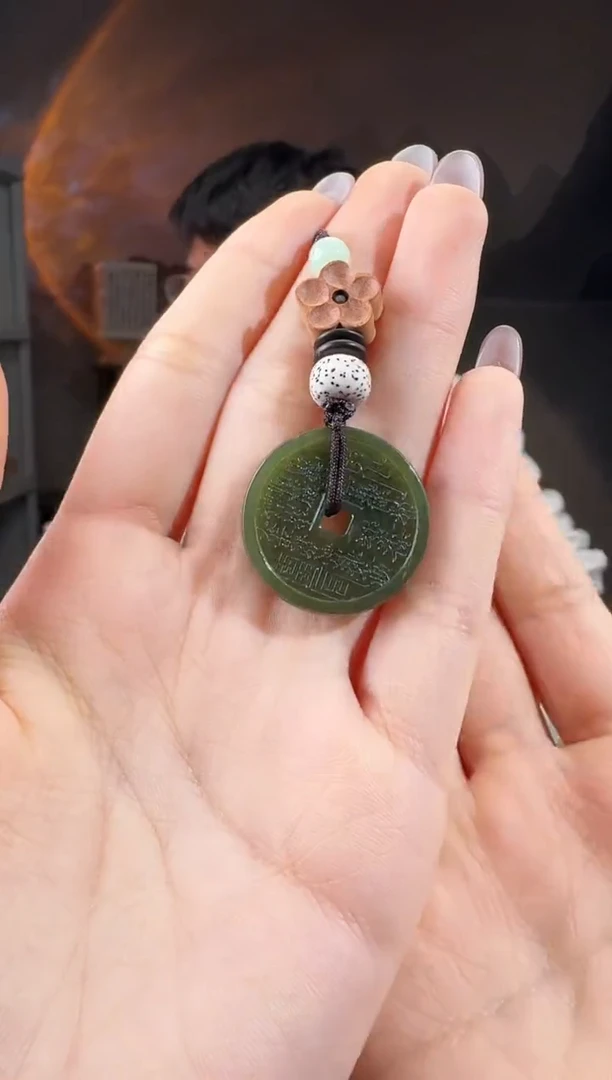 颈饰未镶嵌和田玉山鬼花钱