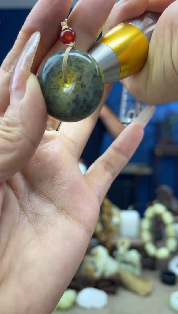 和田玉未镶嵌颈饰1