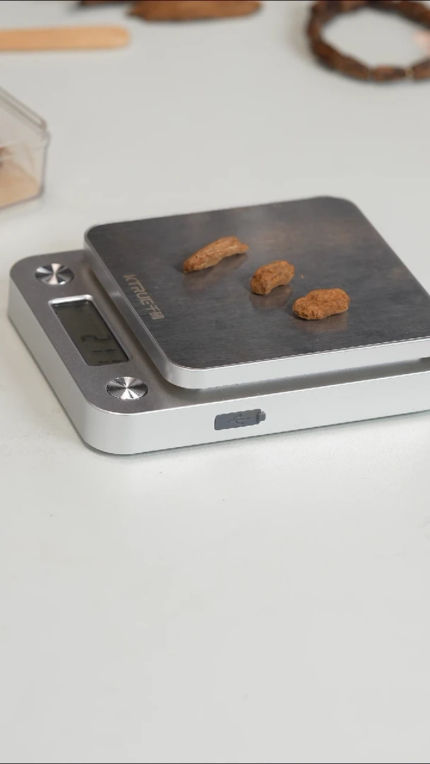 沉香沉香碎屑越南富森红土沉水2g（形状随机）