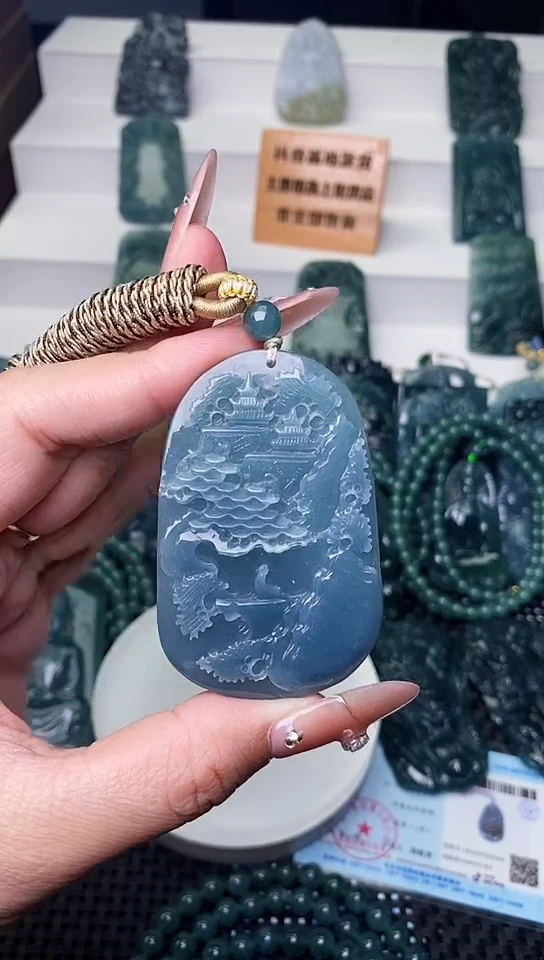 颈饰未镶嵌翡翠