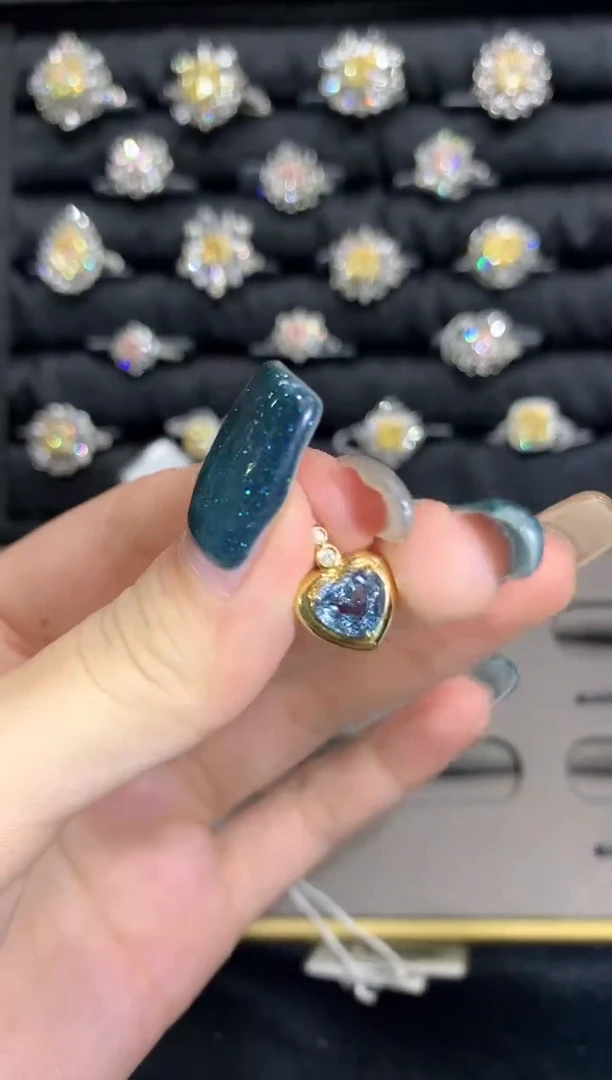 吊坠18K金镶嵌尖晶石吊坠