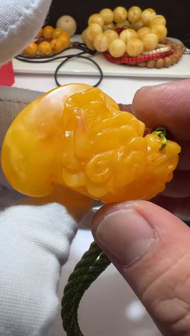 蜜蜡吊坠(赠链)未镶嵌蜜蜡雕刻吊坠