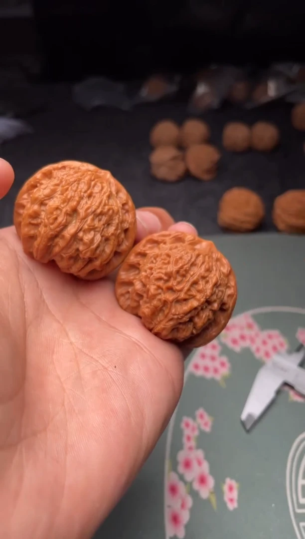 把件文玩核桃a101  血麒麟40尺