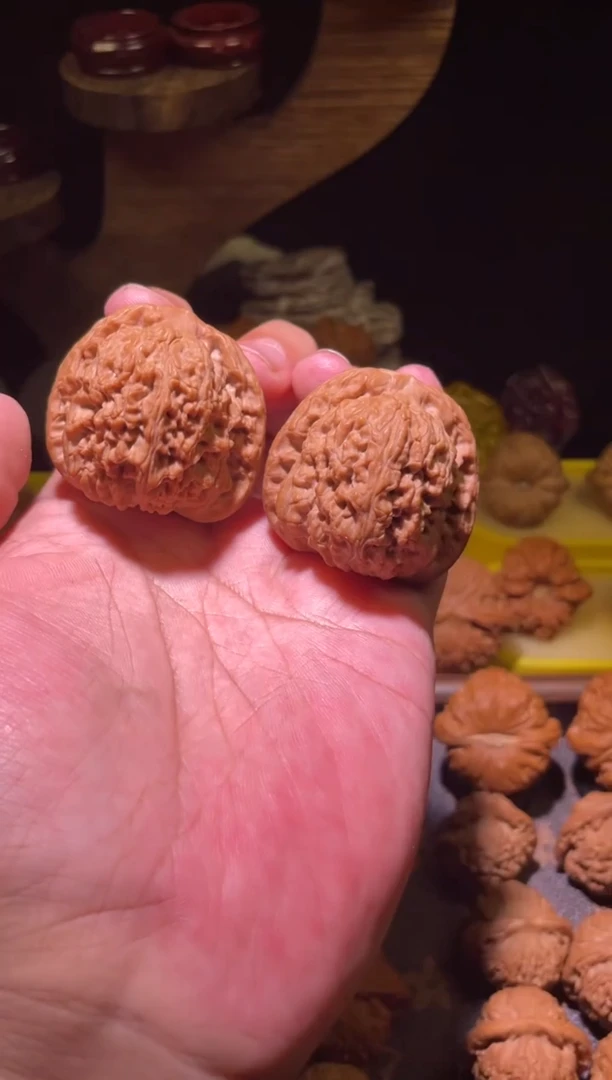 文玩核桃把件42全品50g满肉南疆团子