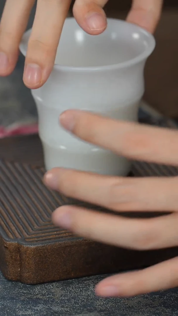 【白瓷冰玉大三节杯】