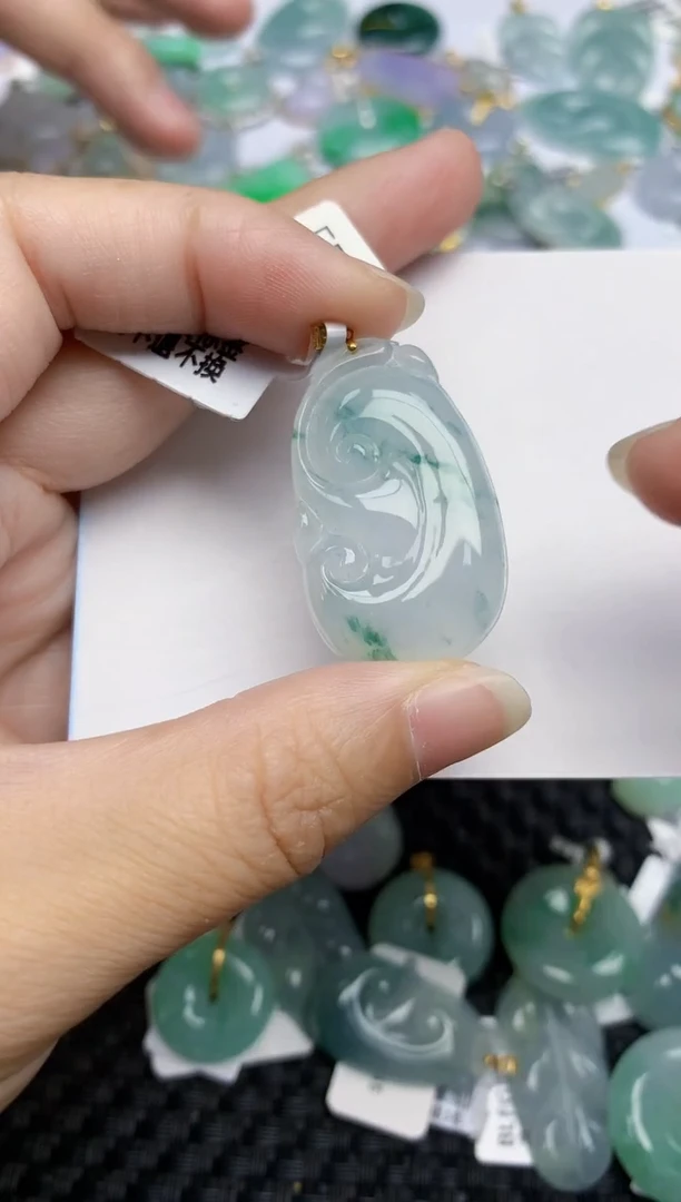 翡翠18K金镶嵌颈饰天然翡翠A货