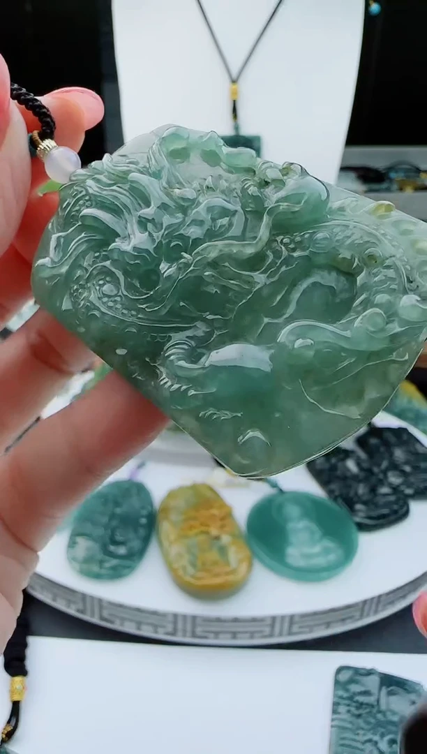 【闪购商品】翡翠颈饰未镶嵌11111111