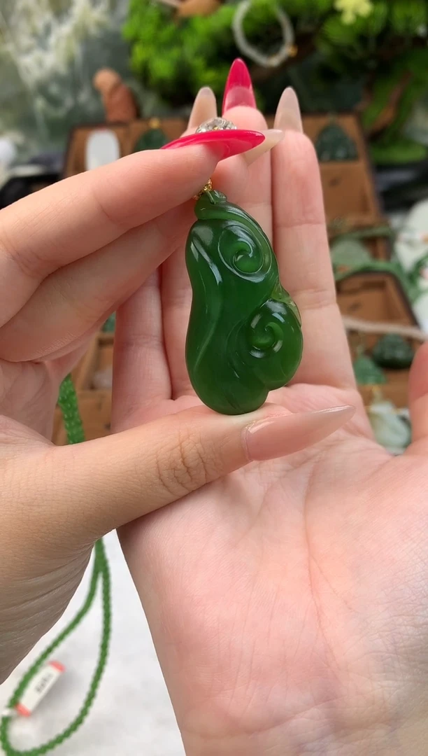 颈饰未镶嵌和田玉吊坠