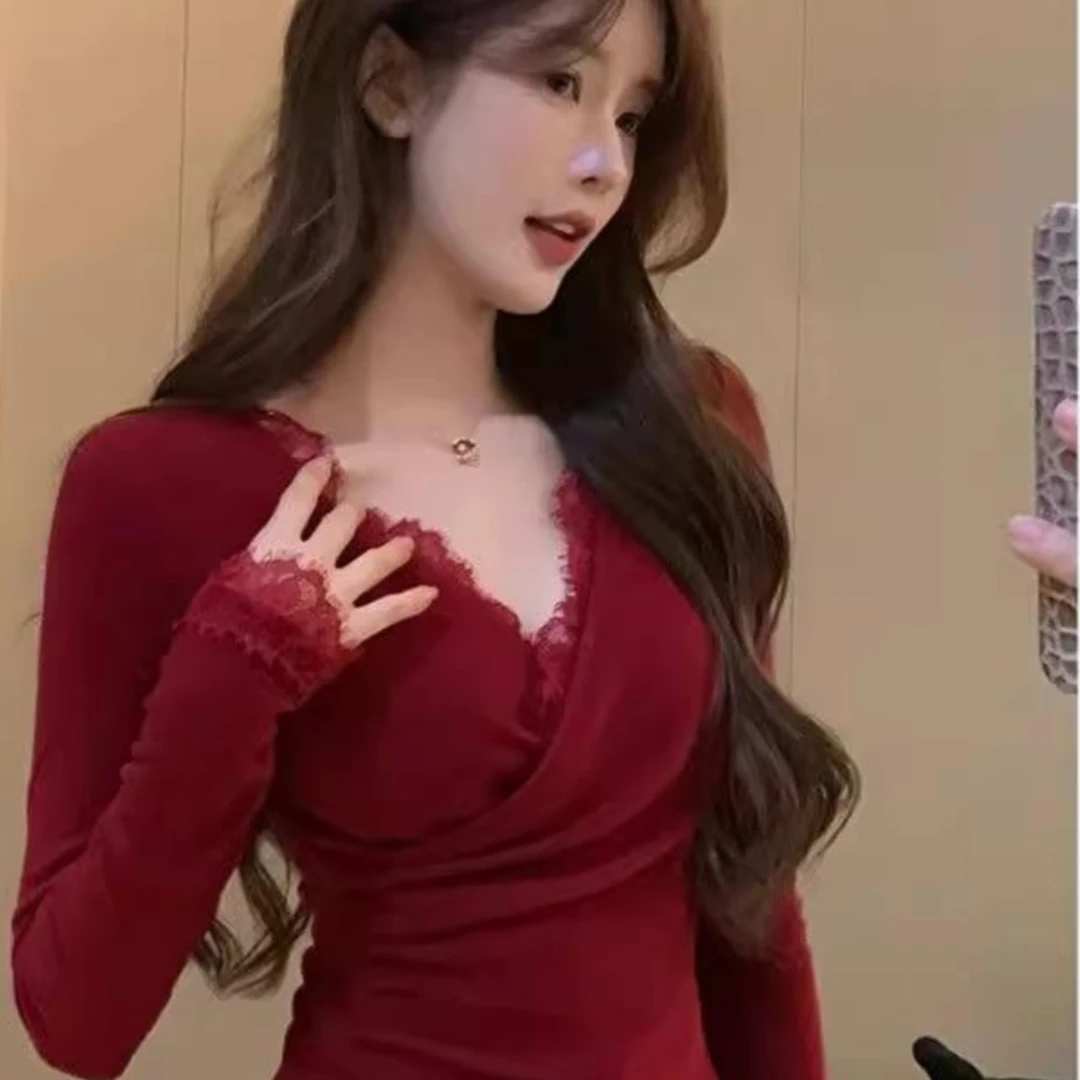 红色交叉v领蕾丝打底衫2025春季新款女装本命年性感辣妹修身上衣
