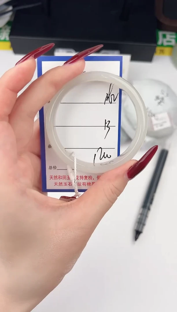 未镶嵌手镯和田玉62颜色微差无瑕疵