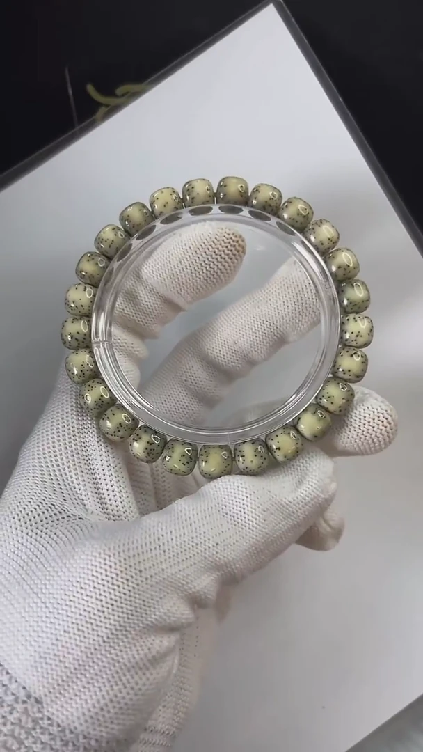 手串星月菩提小驼包9x8.d887