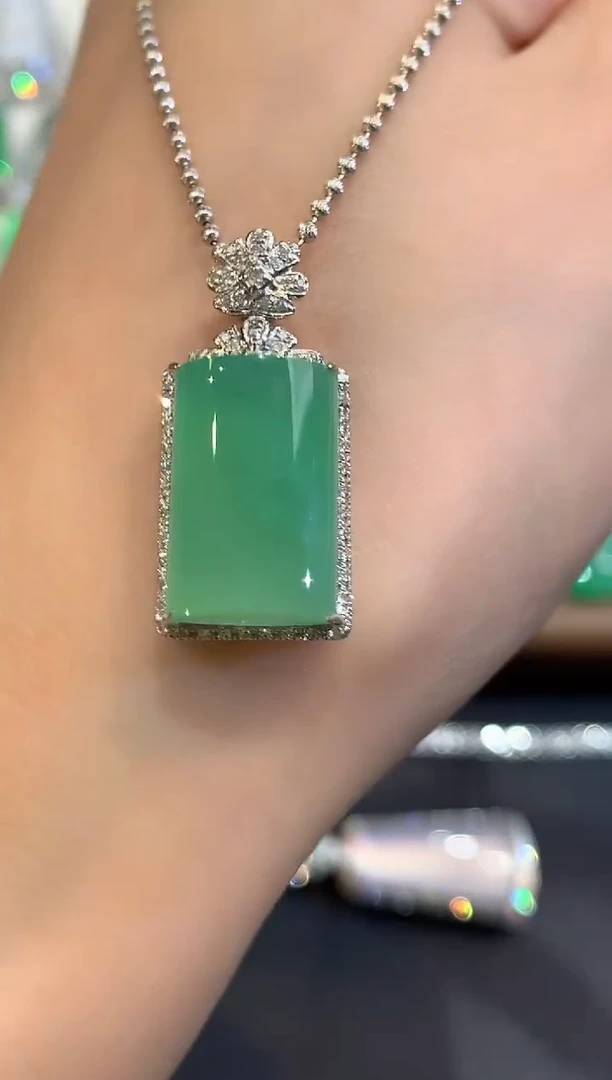 吊坠(不含链)18K金镶嵌翡翠a55