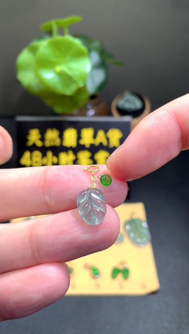 颈饰18K金镶嵌翡翠翡翠A货
