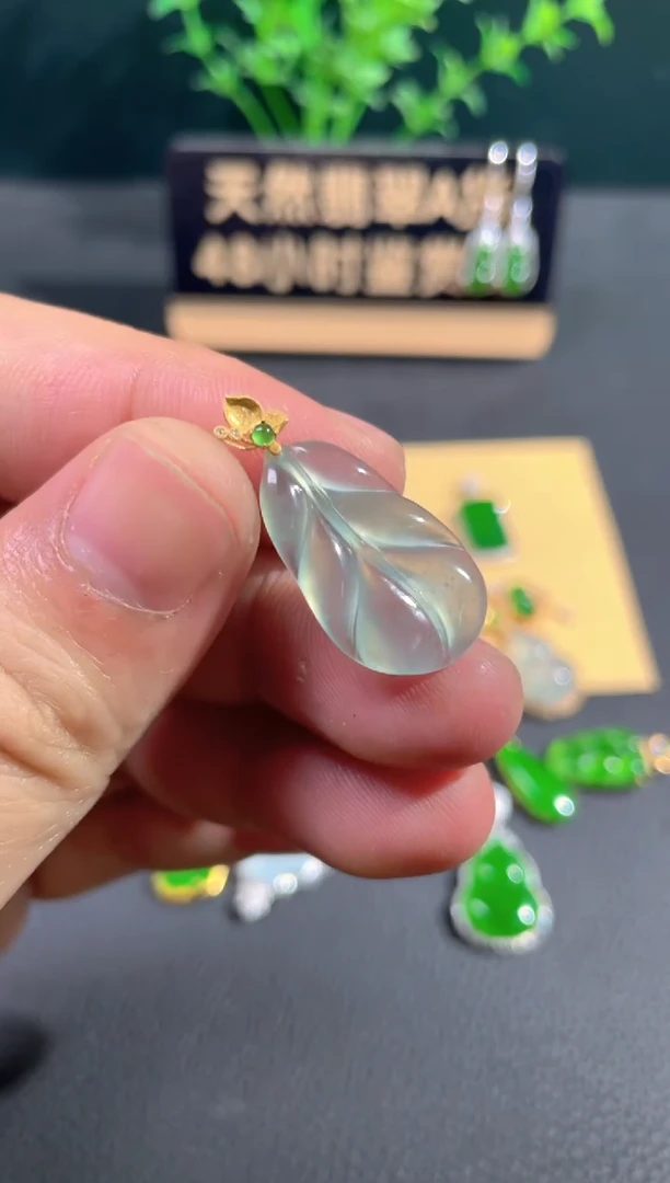 【闪购商品】翡翠颈饰18K金镶嵌翡翠