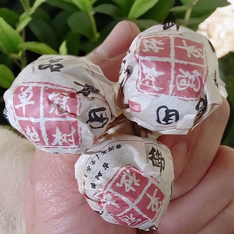 2013年御一品龙团 单冠独树普洱生茶龙珠M29号