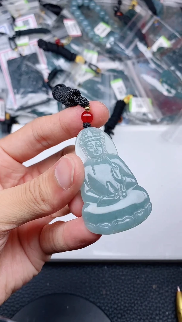颈饰未镶嵌翡翠