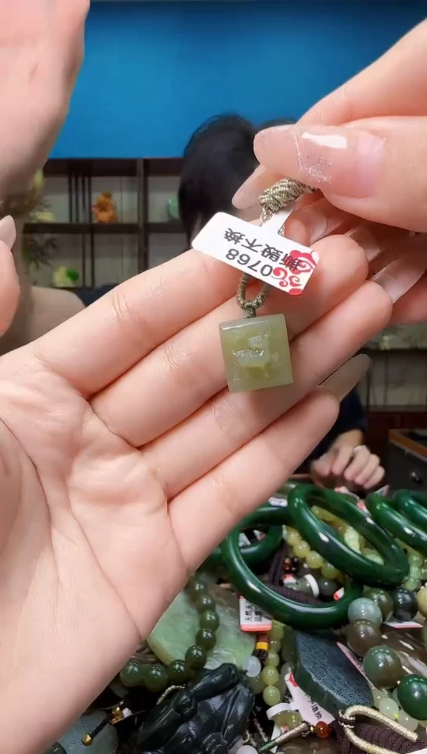 颈饰未镶嵌和田玉多样性发一