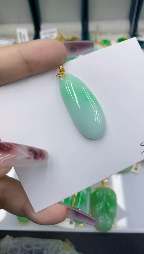 颈饰18K金镶嵌翡翠11111