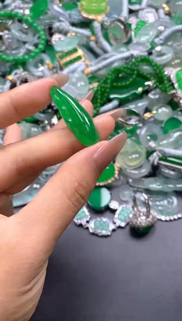 颈饰未镶嵌翡翠(配扣头多样性发其一）27