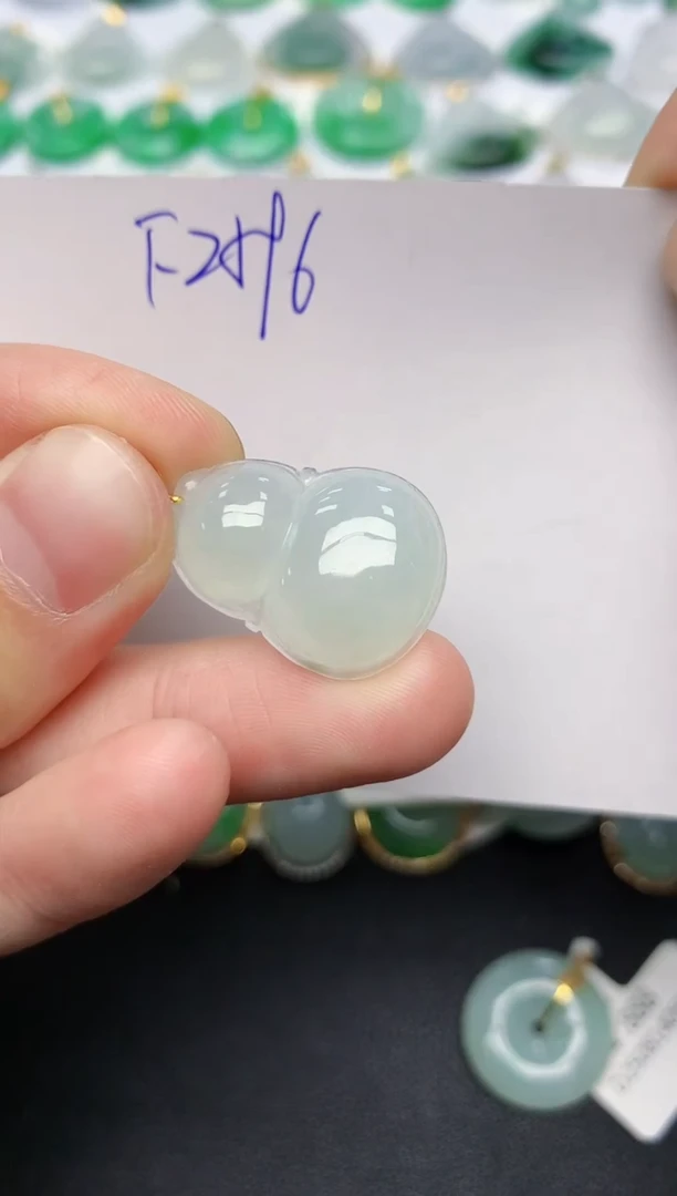 颈饰18K金镶嵌翡翠天然缅甸A货翡翠百元以上9元证书费自理