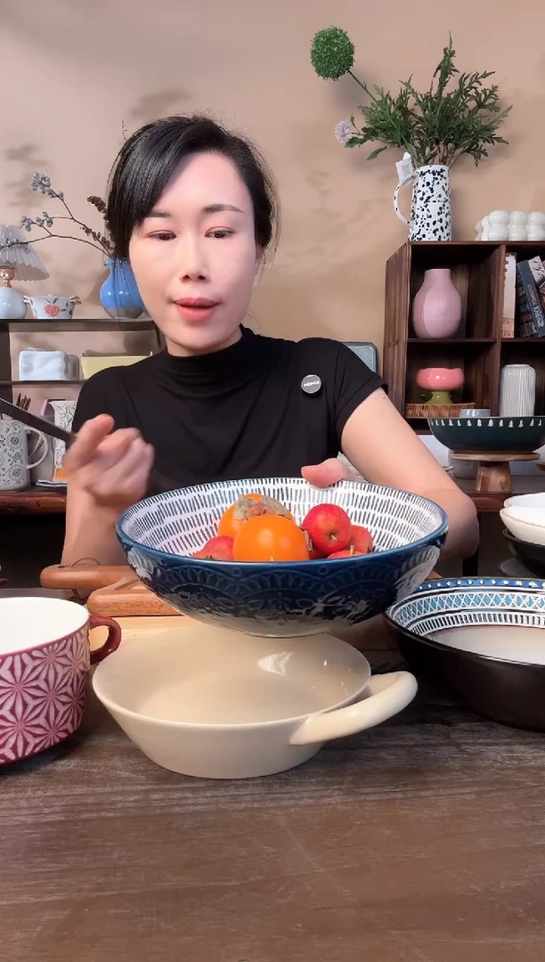 8英寸浮雕蓝花碗微瑕