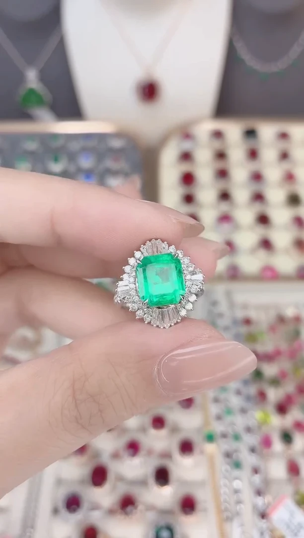 18K金镶嵌祖母绿戒指祖母绿大****）.