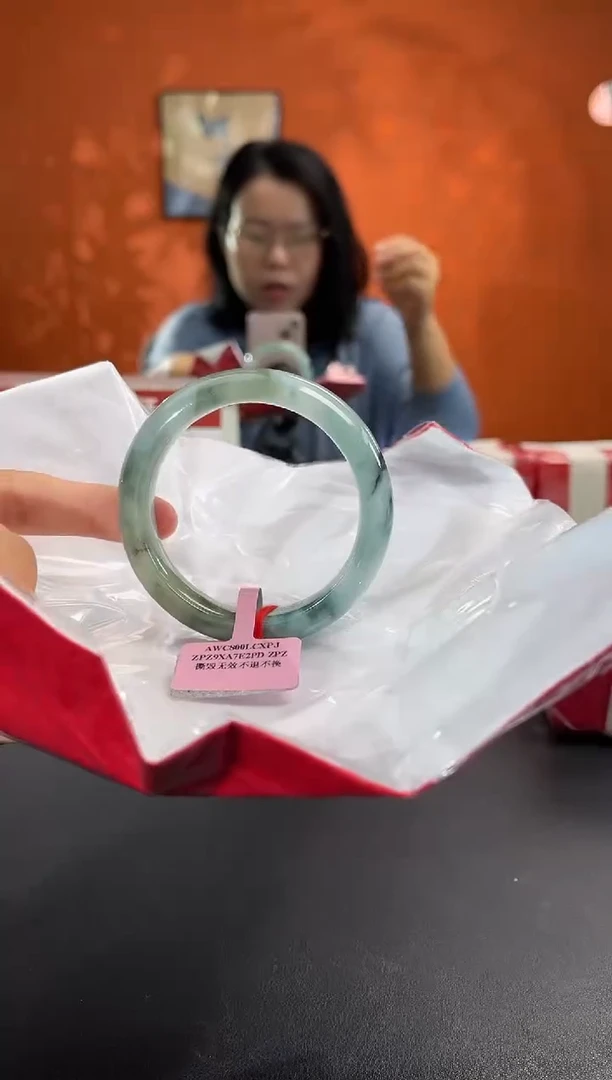 未镶嵌手镯翡翠翡翠手镯（微瑕）