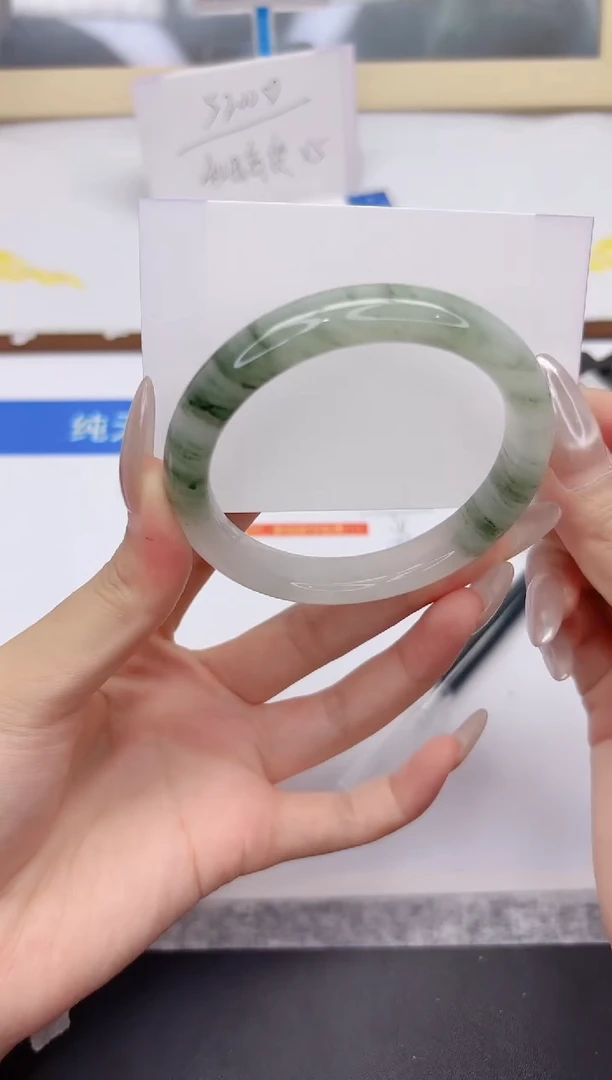 未镶嵌手镯石英质玉68-56.8