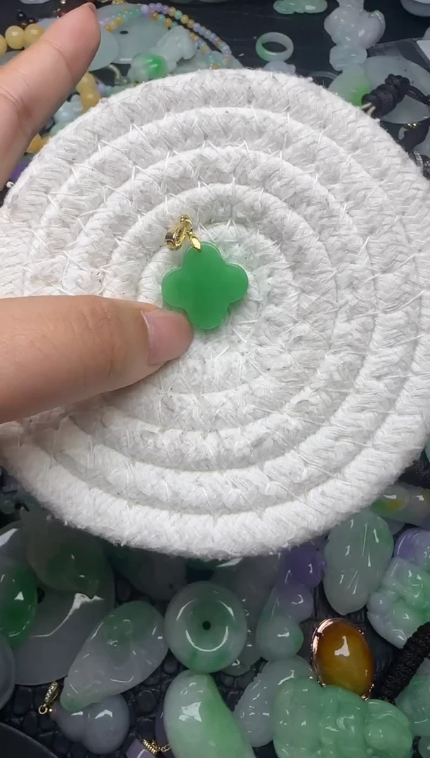 颈饰未镶嵌翡翠缅甸翡翠吊坠