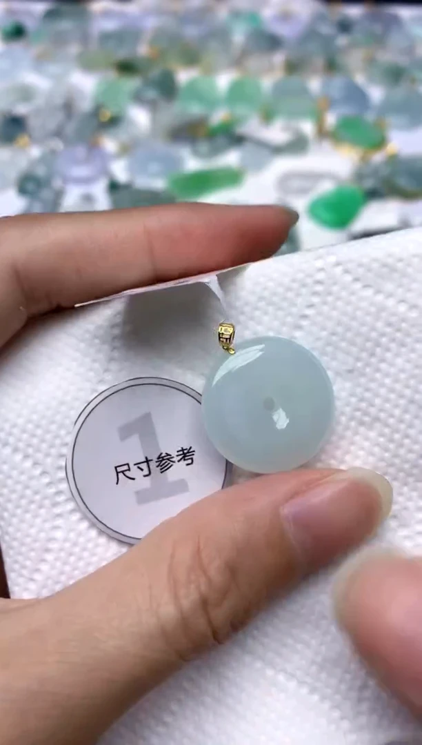 颈饰18K金镶嵌翡翠天然A货翡翠