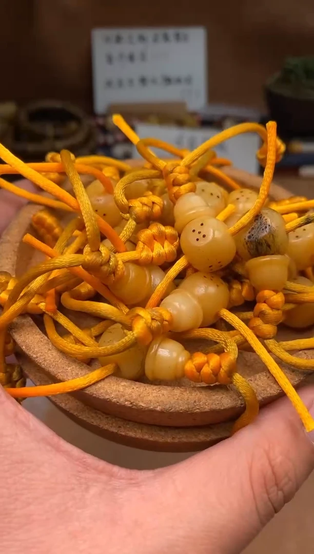 【闪购商品】牛骨其他P1162-手工骰子三通-有棕裂