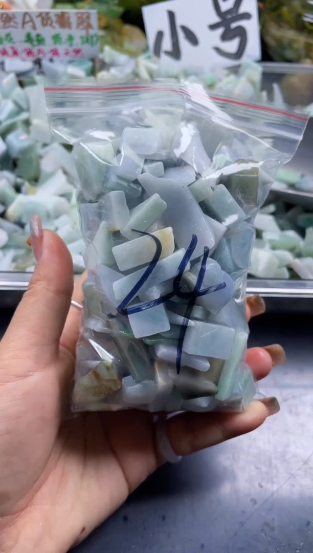 配石翡翠天然翡翠小号500克24